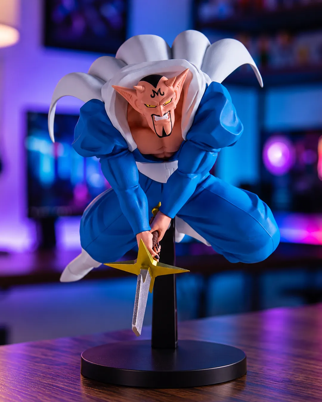 Dabura cayendo con su espada por delante, figura Match Makers de Banpresto