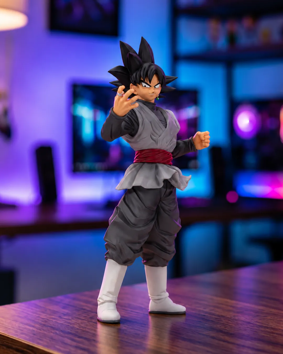 Goku Black de pie con la mano levantada, figura Clearise de Banpresto