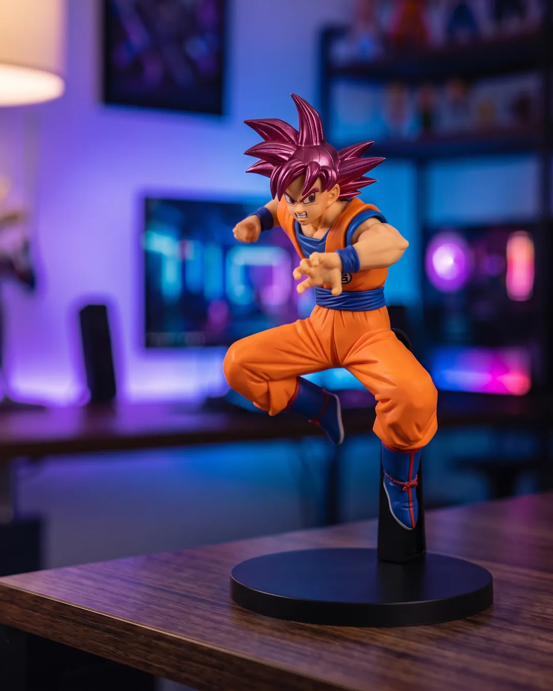 Son Goku Super Saiyan God en pose de combate, figura Match Makers de Banpresto