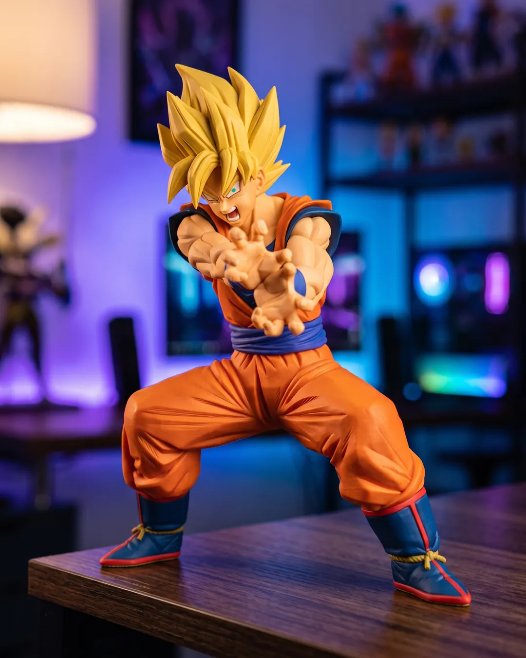 Son Goku Super Saiyan lanzando un Kamehameha, figura Grandista Resolution of Soldiers
