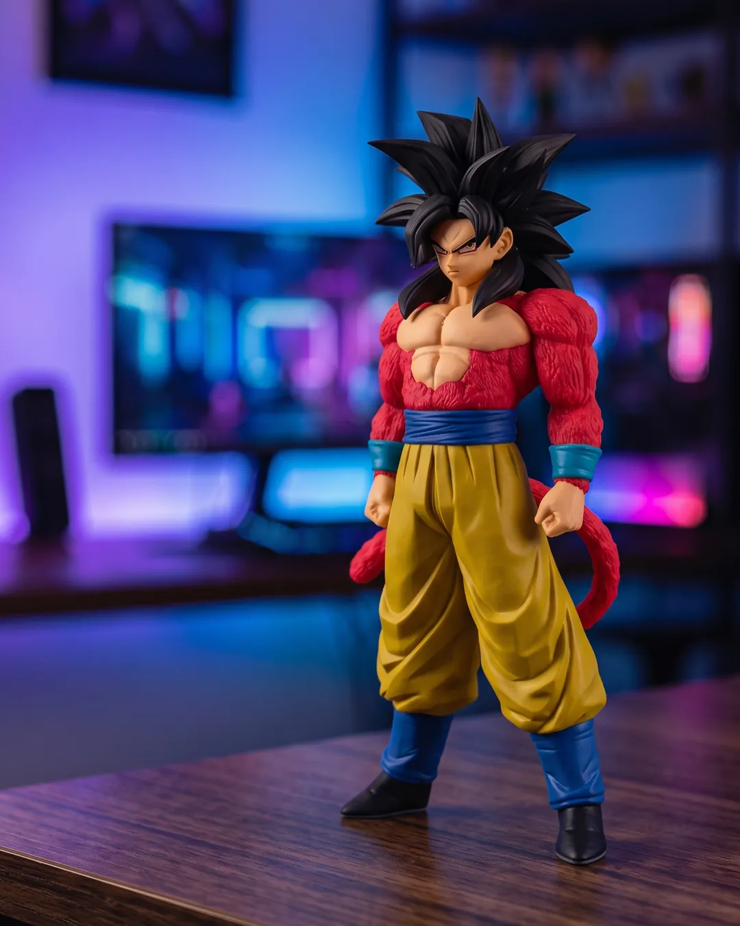 Son Goku Super Saiyan 4 de pie, figura Solid Edge Works de Banpresto