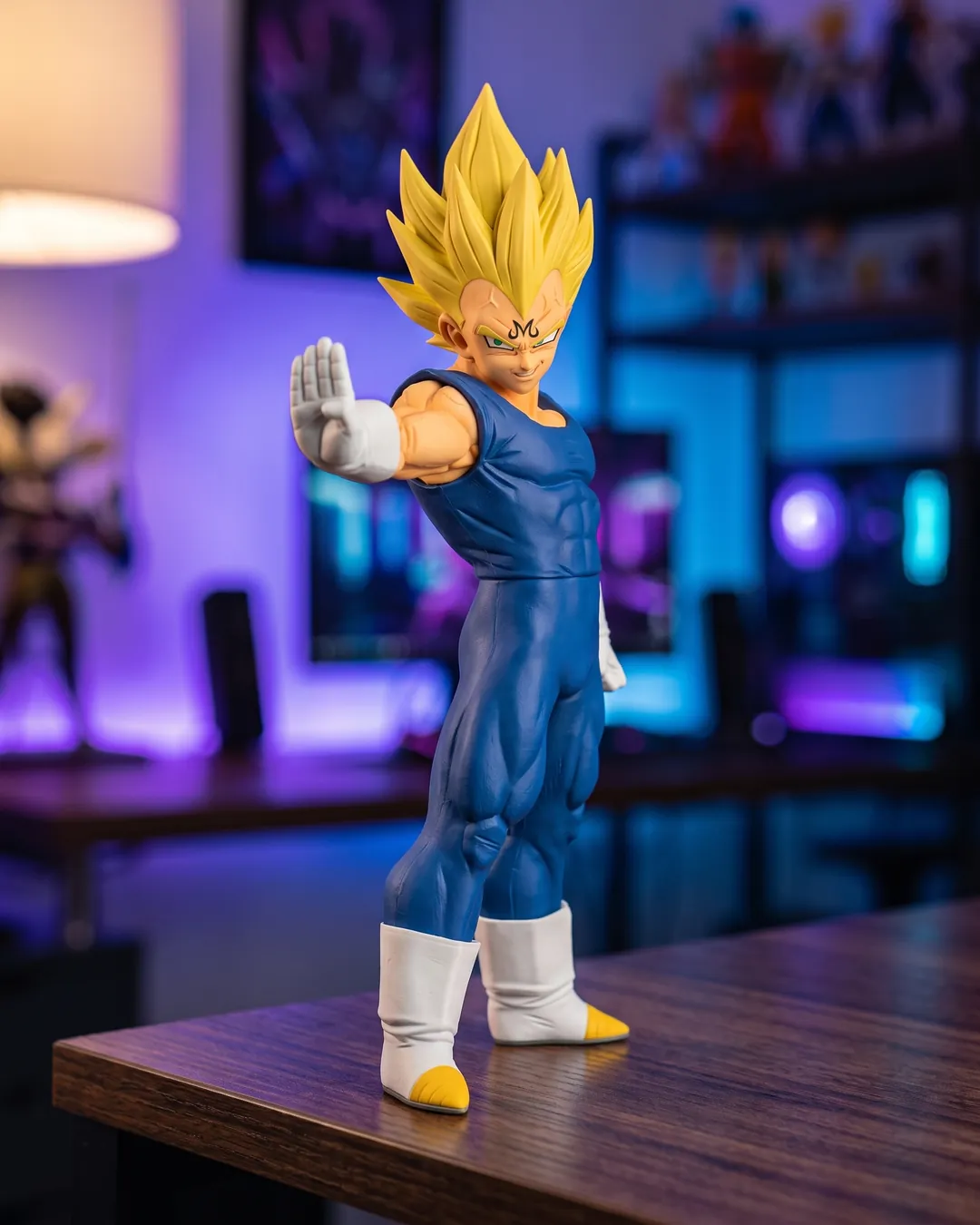 Majin Vegeta con la mano extendida, figura Grandista Resolution of Soldiers