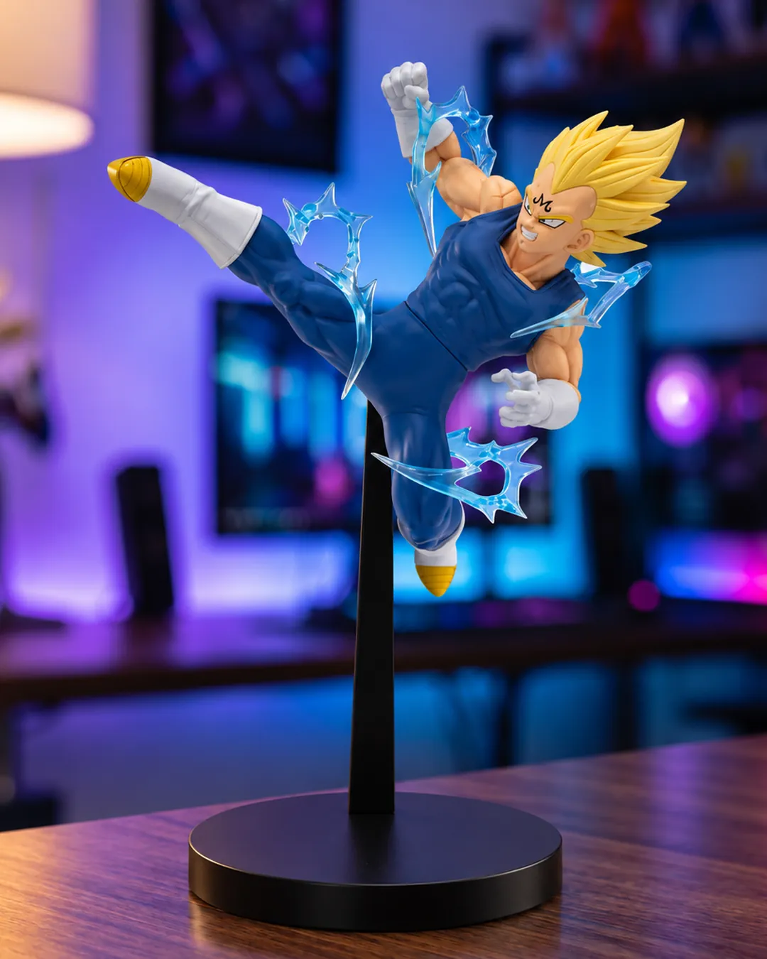 Majin Vegeta lanzando una patada, figura Match Makers de Banpresto