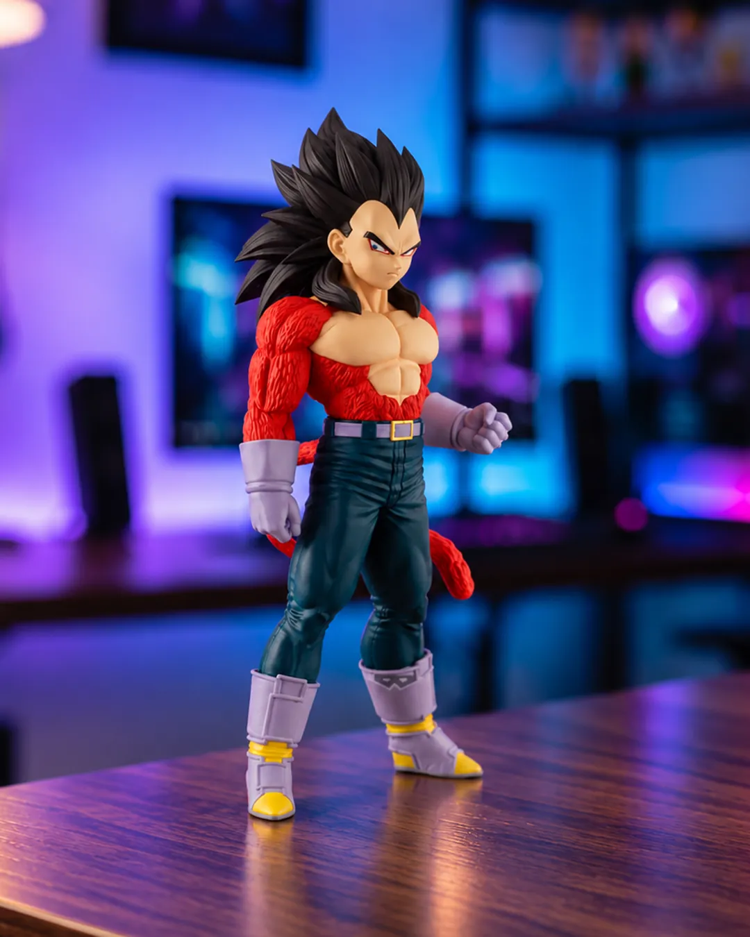 Vegeta Super Saiyan 4 de pie, figura Solid Edge Works de Banpresto